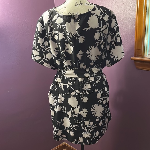 Beautiful belted blouse for work! One of my favorites! - Picture 4 of 5